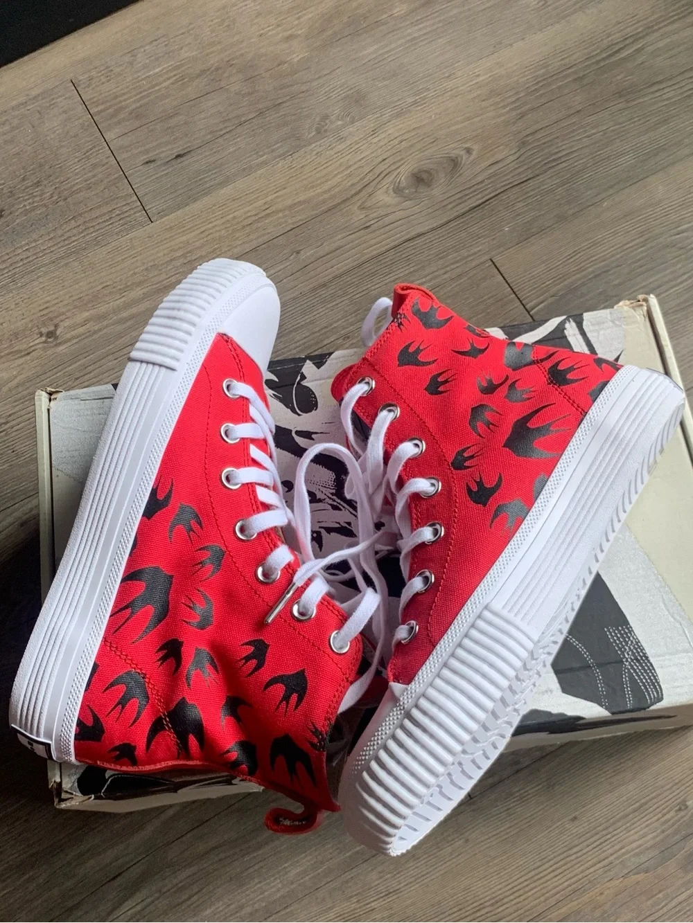 McQ Alexander McQueen Red Swallow High Top Sneaker Unisex 38 8 Womens